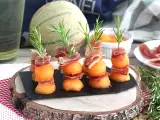 Recept Dinnyés, sonkás és rozmaringos aperitif kebabok