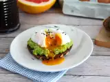 Recept Avokádós pirítós buggyantott tojással