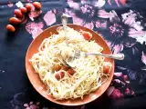 Recept Tészta parmezán mártással és cseresznyeparadicsommal