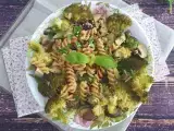 Recept Tészta brokkolival, gombával és bazsalikommal