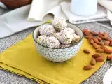 Recept Energiagolyók sárgabarackkal, zöld teával és kókuszdióval