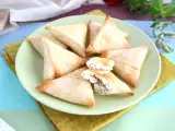 Recept Samoussas kecskesajttal és mézzel