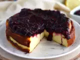 Recept Cukrozott sűrített tejes sajttorta piros gyümölcskompóttal