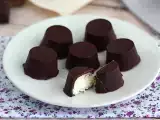 Recept Bounty-stílusú kókuszdióval töltött csokoládék