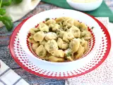 Recept Tortellini parmezánnal, sonkával és bazsalikommal