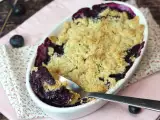 Recept Áfonyás-mandulás morzsa: aranyszínű a tetején, lédús a belsejében