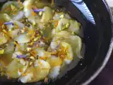 Recept Fésűs carpaccio citromos vinaigrettes és pisztáciával, egy elegáns és könnyen elkészíthető előétel