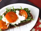 Recept Pirított sárgabarack, rukkola és burrata pirítóson