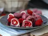 Recept Franui-stílusú málna, fehér csokoládé és rubin csokoládé falatkák