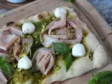 Recept Pinsa pestóval és mortadellával, 10 perc alatt kész!