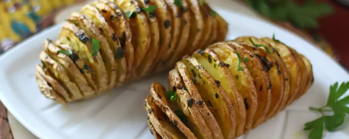 Hasselback burgonya légsütőben: ropogós, szájban olvadó és ultraegyszerű!