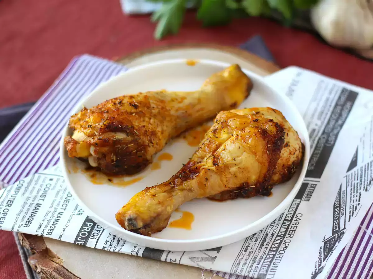Recept Kemencében pácolt csirkecombok - szuper gyorsan elkészíthető!