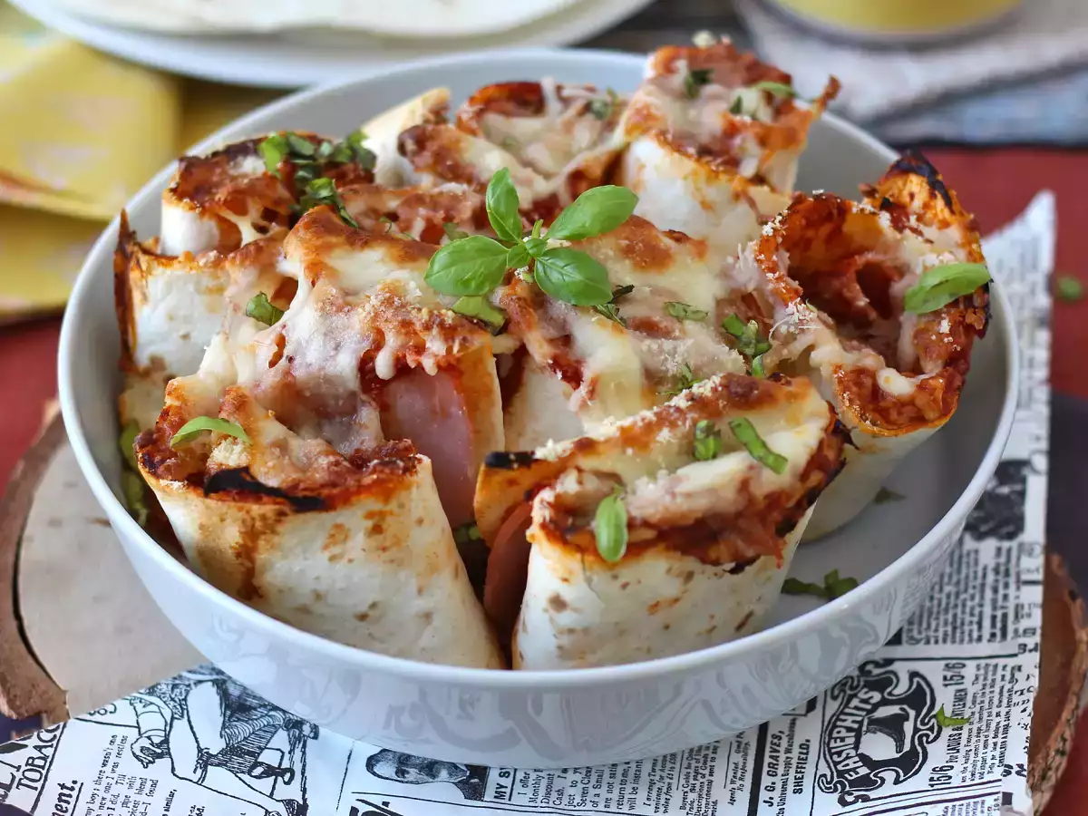 Recept Mi a teendő a tortillákkal egy ínyenc étel, amit megoszthatunk, pizza ízzel!
