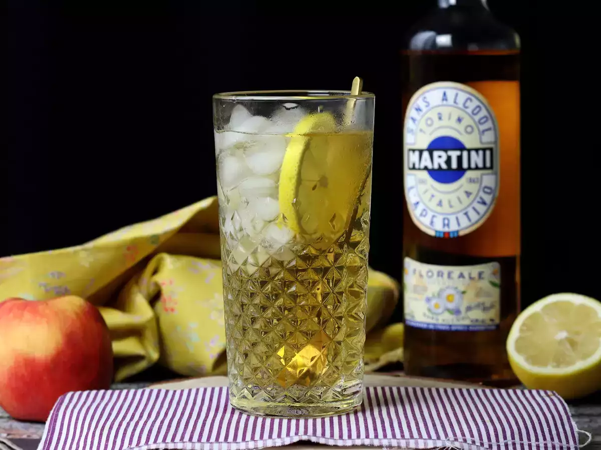 Recept Alkoholmentes martini spritz, egy édes, virágos koktél aperitifhez