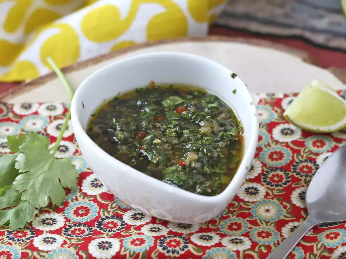 Recept Chimichurri szósz: tökéletes kiegészítője a sülteknek és grillezéseknek.