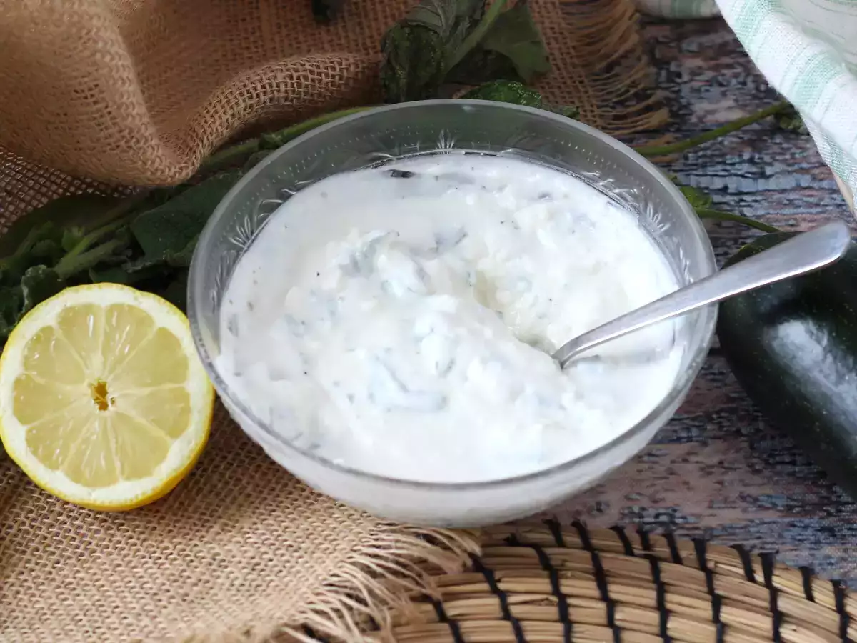 Recept Szuperfriss joghurt, feta, citrom és menta mártással!