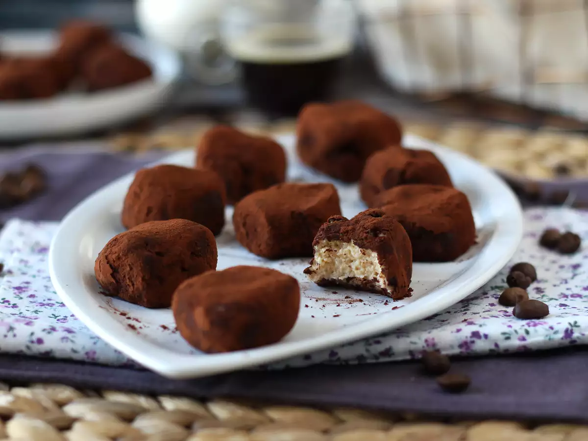 Recept Tiramisu-stílusú rochers, a tökéletes olasz desszert mini adagokban a kávé mellé!