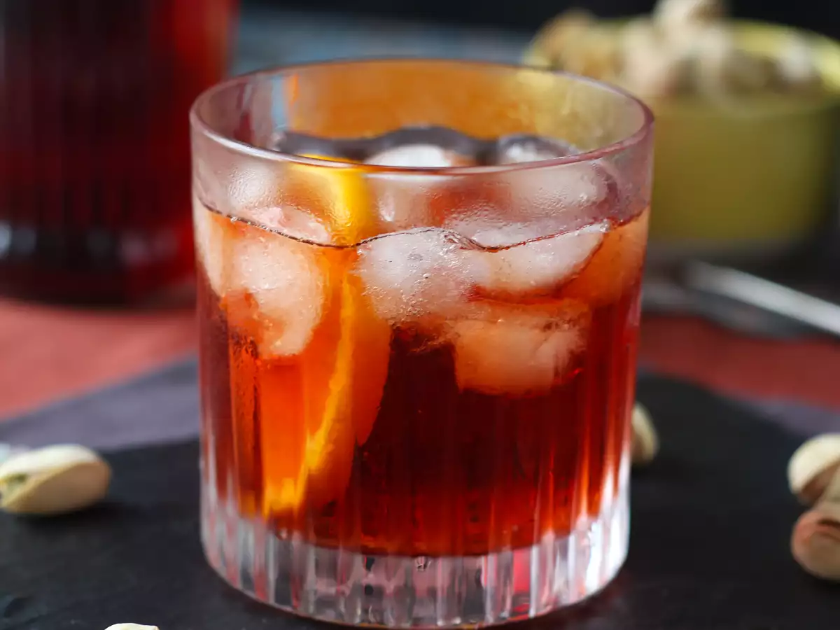 Recept Negroni: a recept a megfelelő adagokkal az otthoni elkészítéséhez