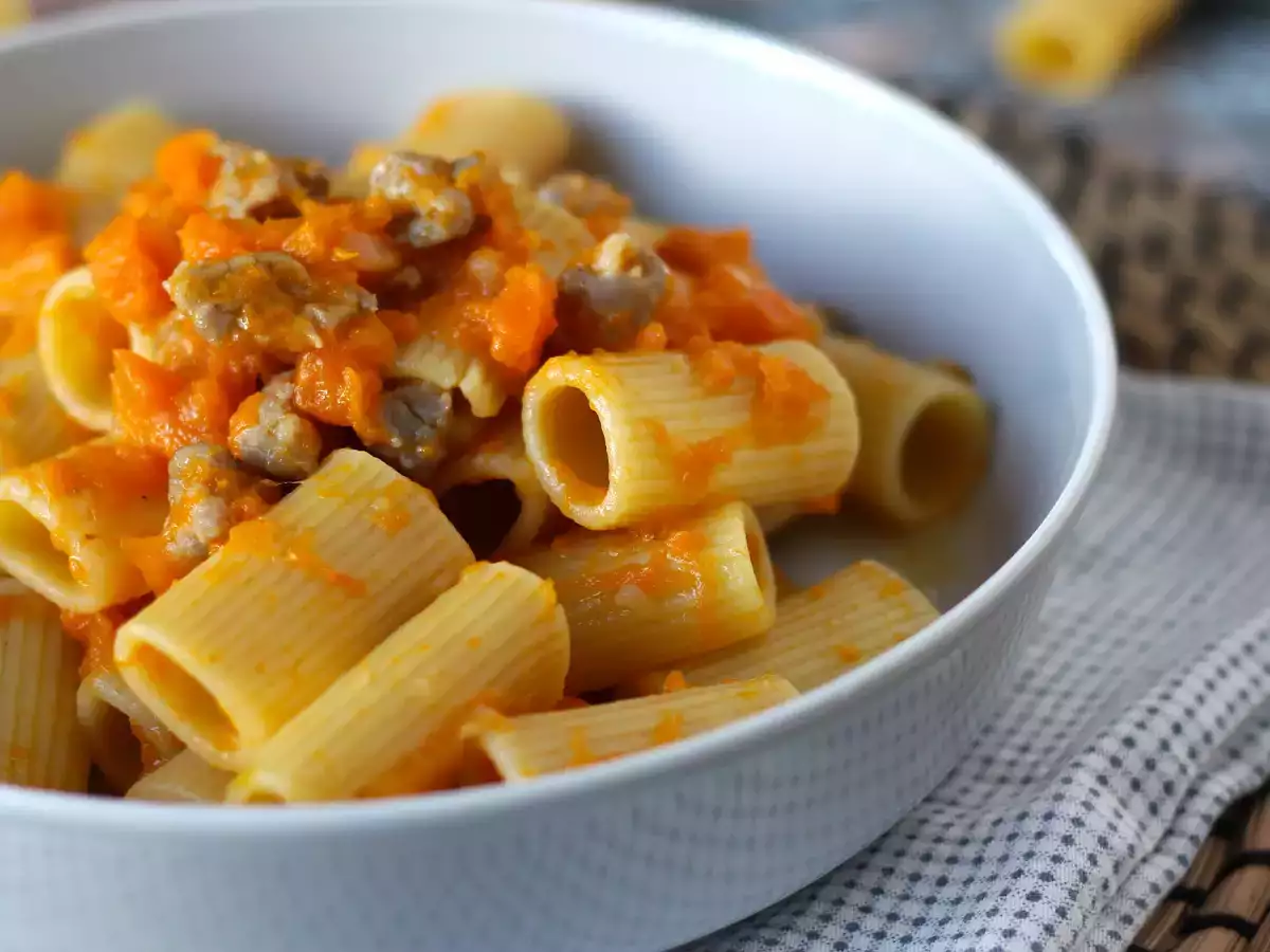 Recept Tészta sütőtökkel és kolbásszal