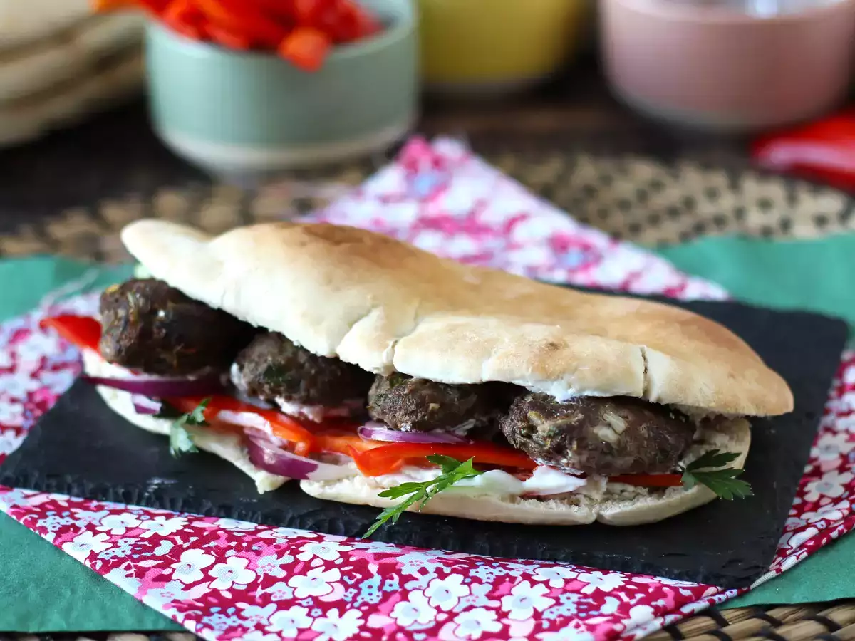Recept Köfte - a török húsgombócok kenyérben