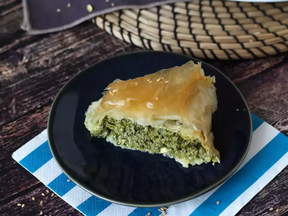 Recept Spanakopita, a szuperegyszerű görög pite spenóttal és feta sajttal