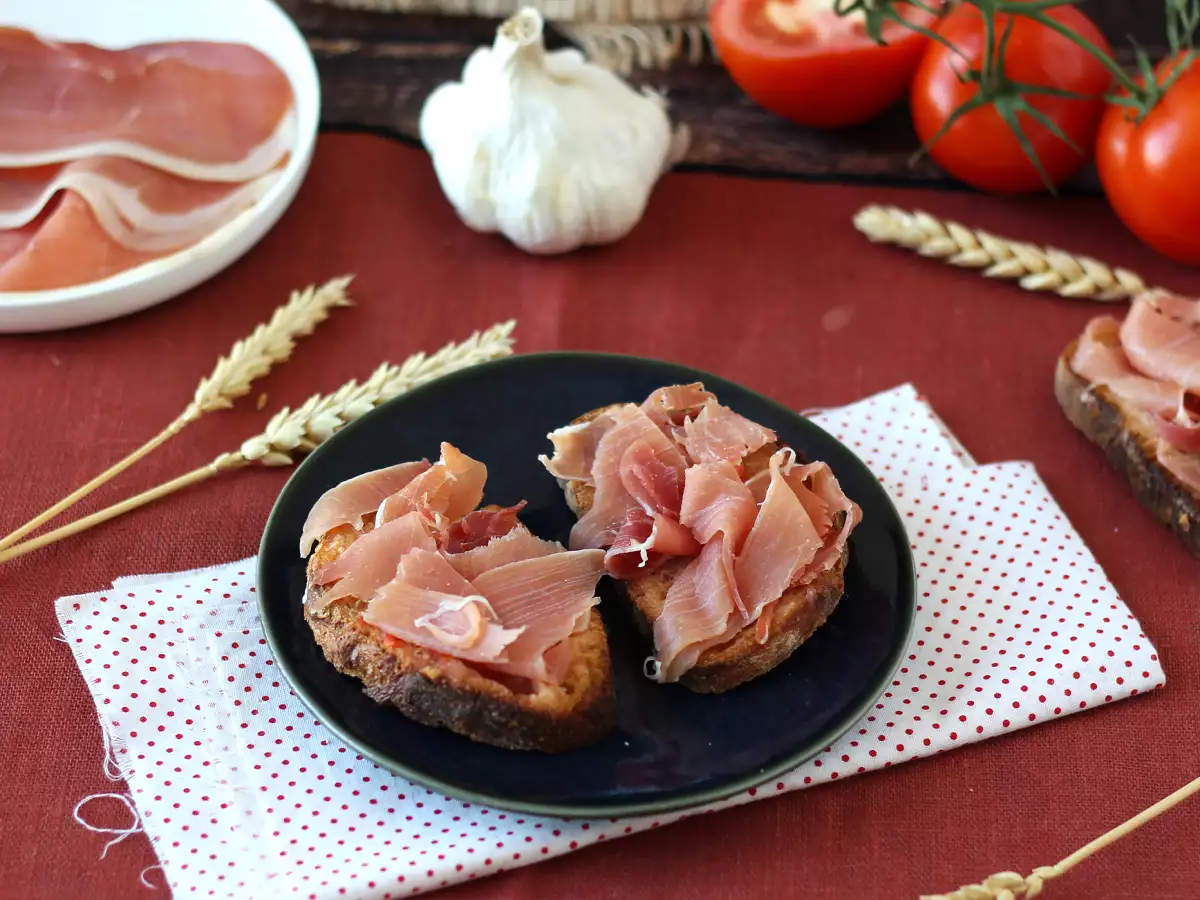 Recept Paradicsomos és serrano sonkás szendvicsek