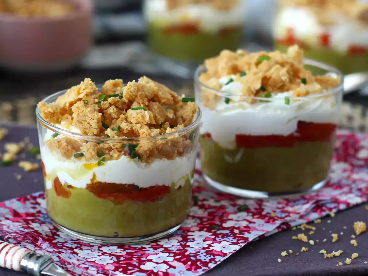 Recept Vegetáriánus verrines: borsókrémleves, parmezán morzsa és mascarpone krém