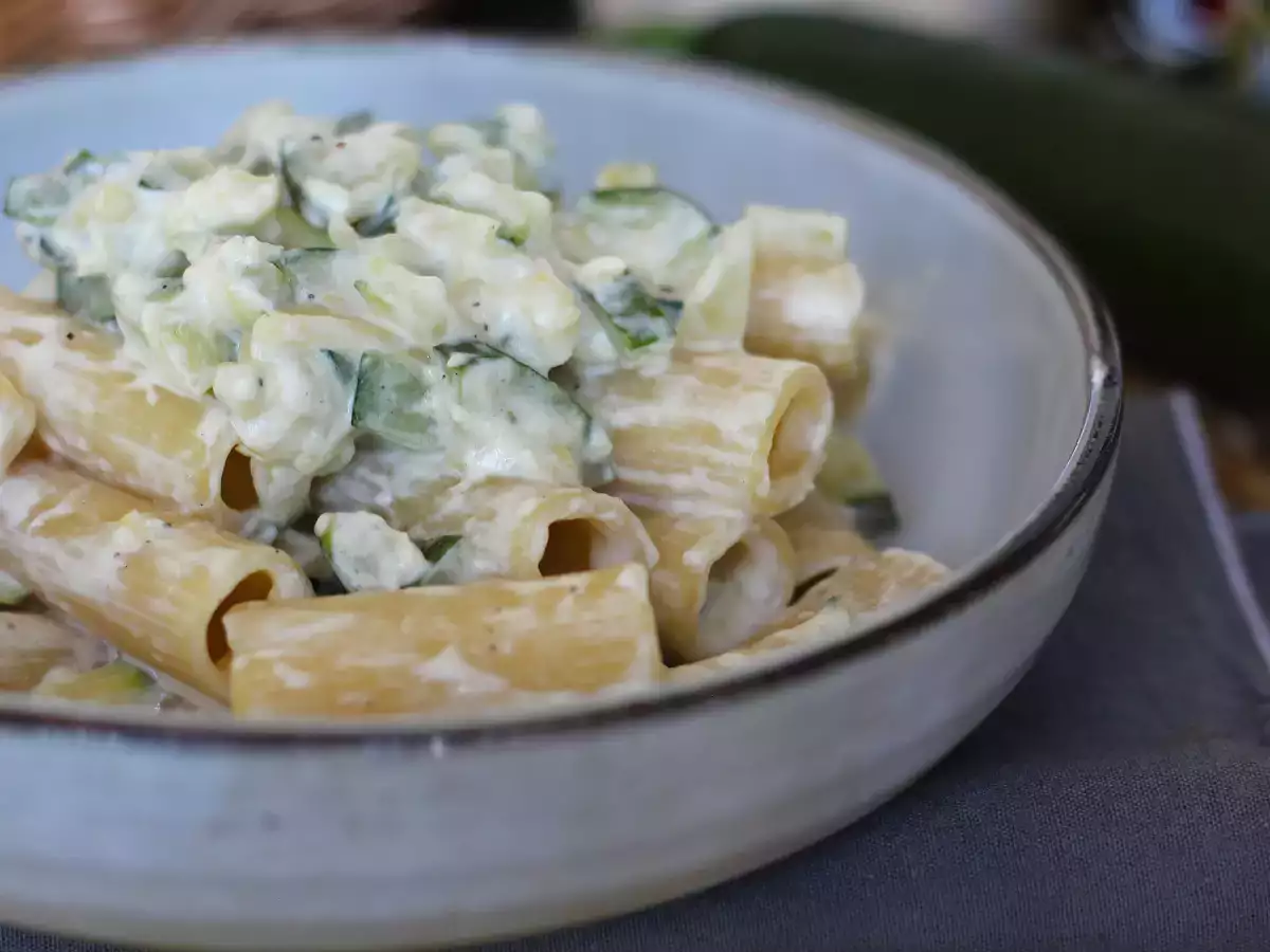 Recept Krémes tészta cukkinivel, ízletes és nagyon gyors recept