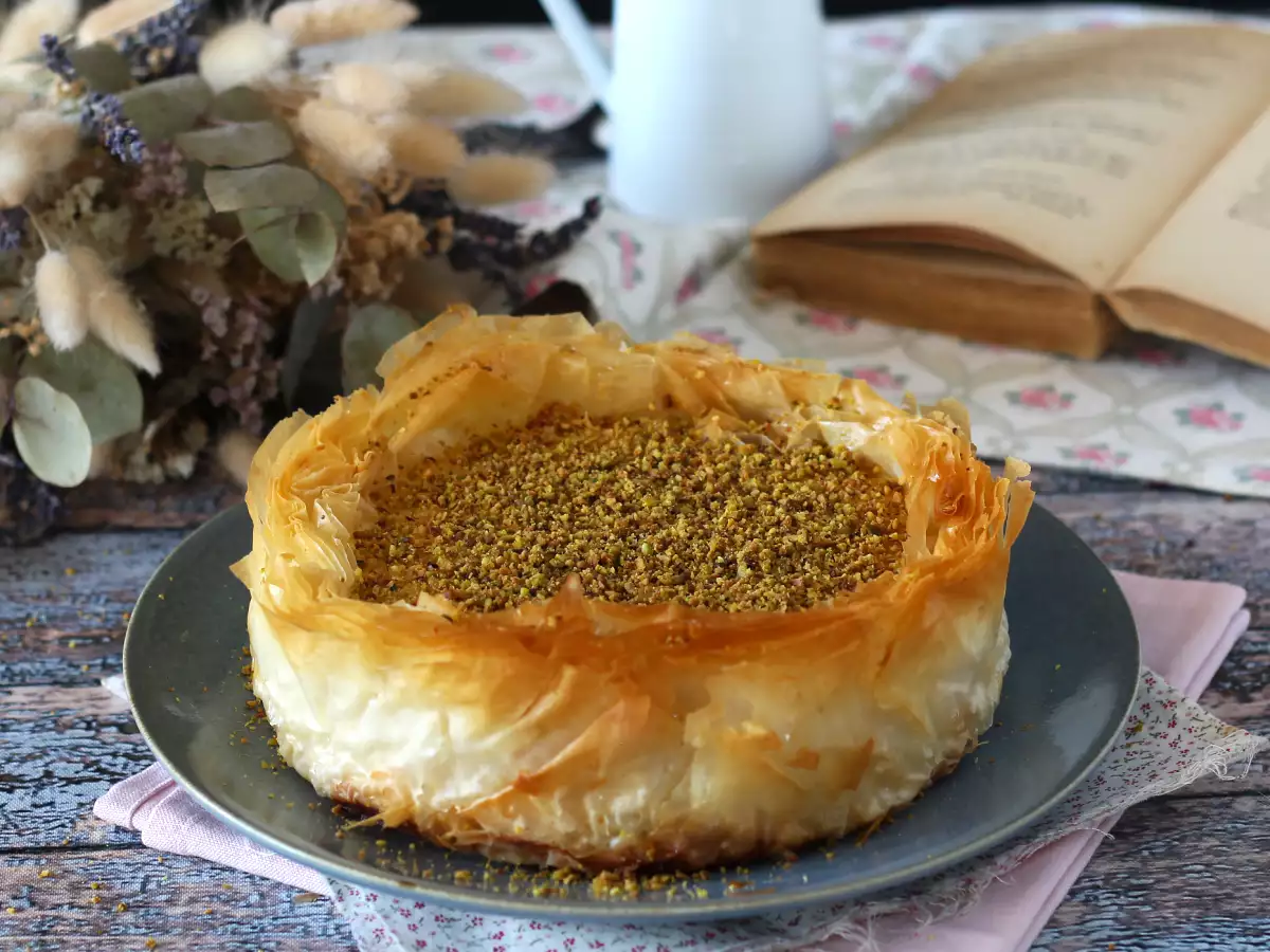 Recept Baklava-stílusú sajttorta pisztáciával, ropogós és olvadó