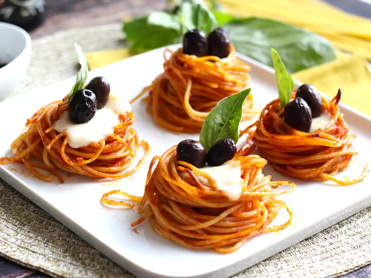 Recept Kemencében sült tésztafészkek, ízletes és könnyen elkészíthető első fogás