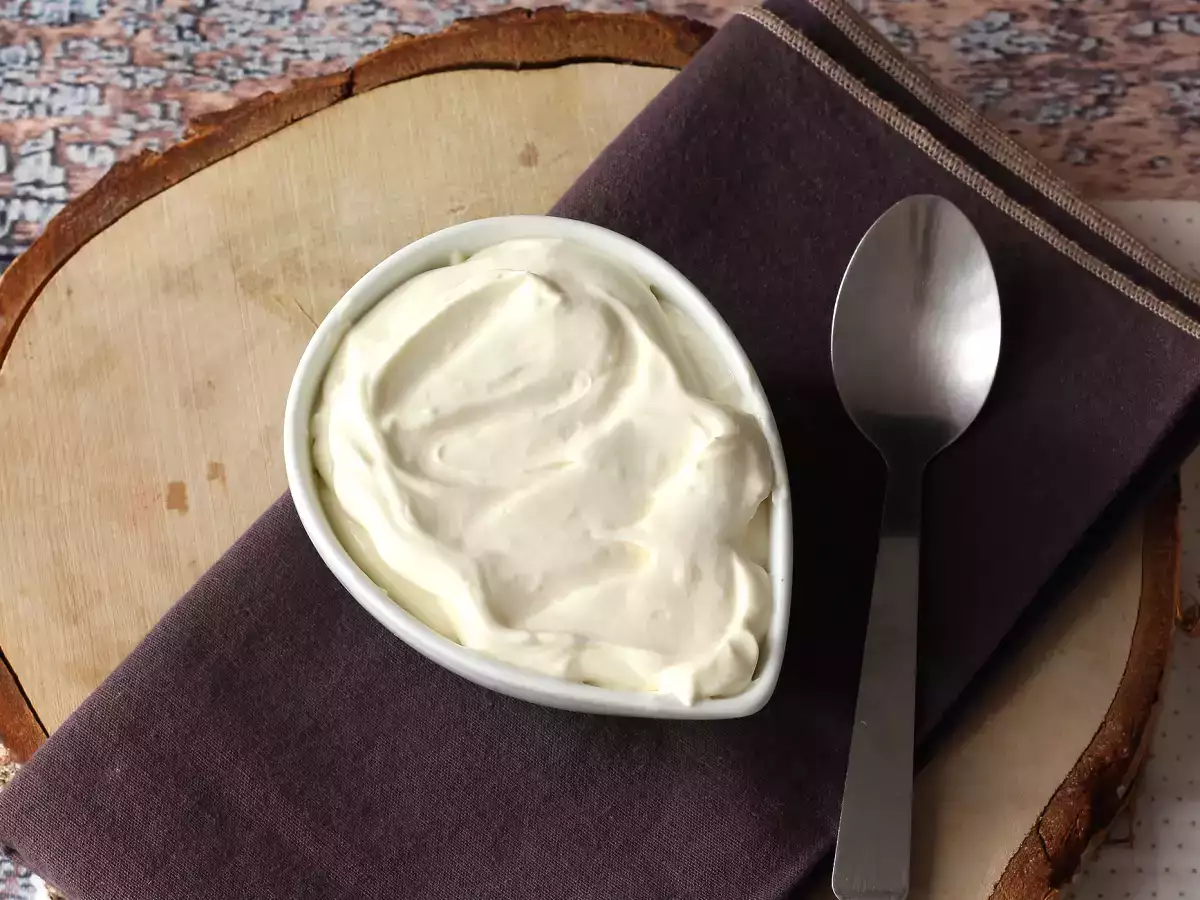 Recept Vaníliás crème montée, a tökéletes öntet a torták és réteges sütemények tetejére!
