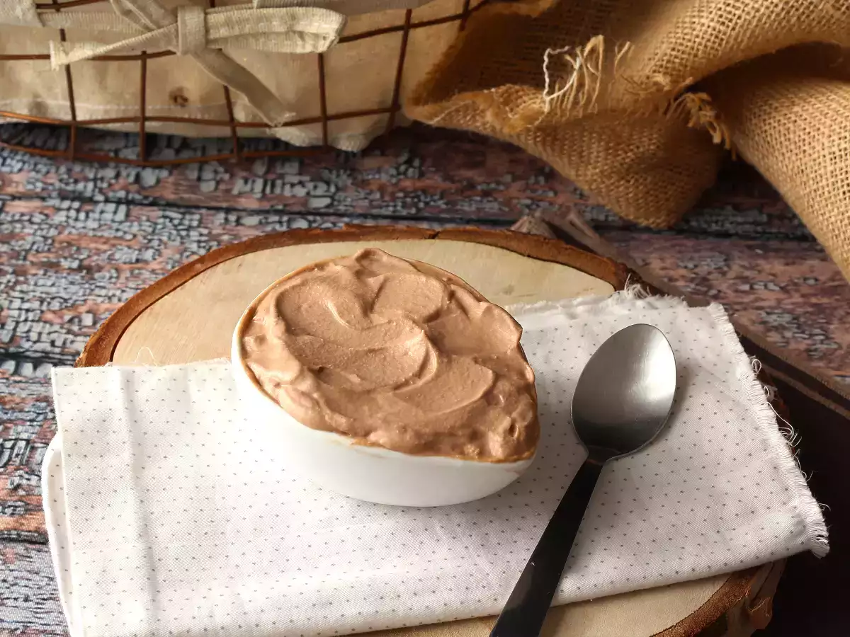 Recept Nutella krémkenőcs, tökéletes a sütemények és réteges torták tetejére.