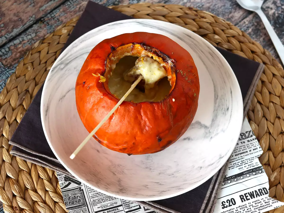 Recept Őszi reblochon fondü tökben!