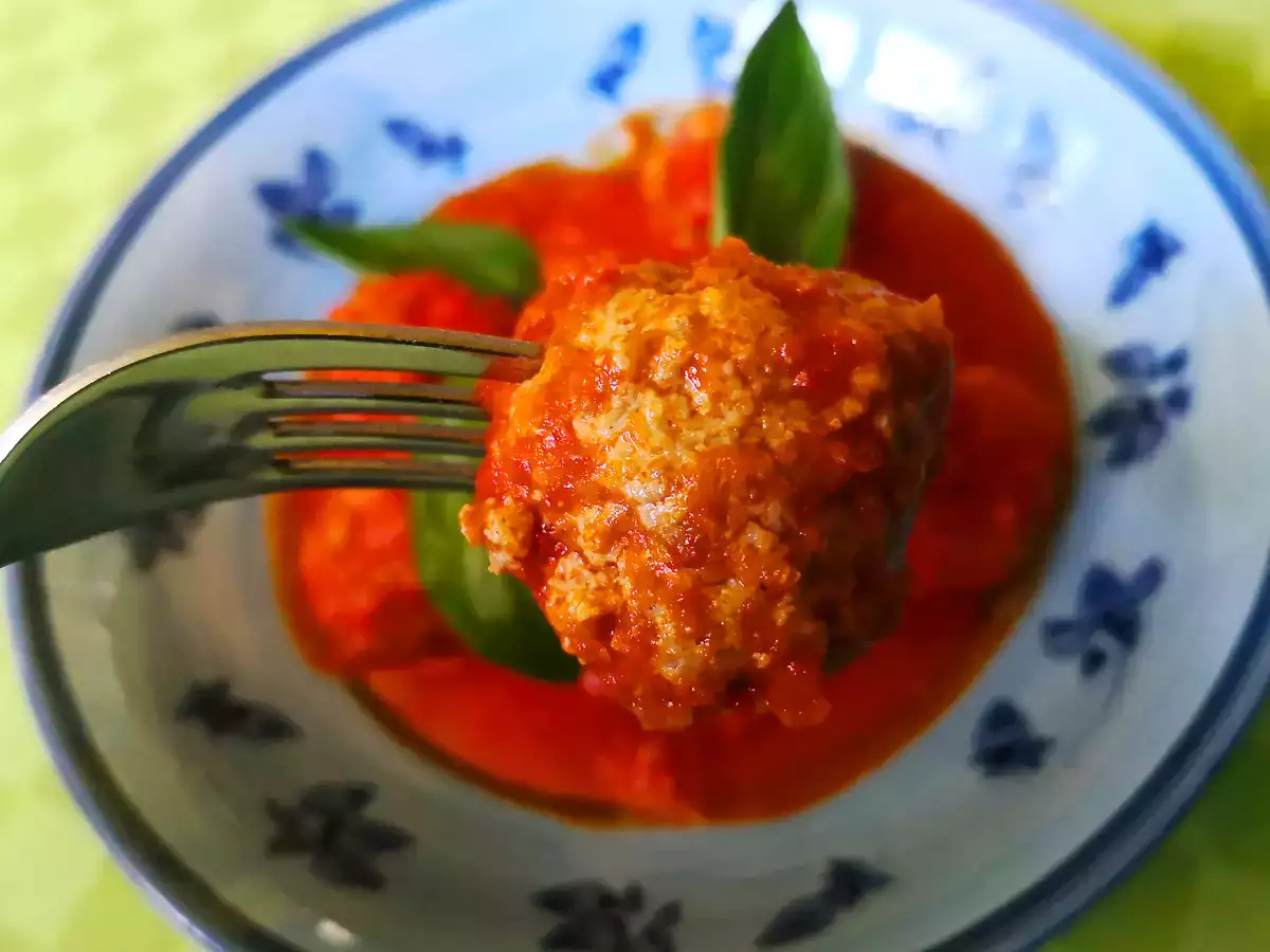 Recept Puha és ízletes húsgombócok mártással