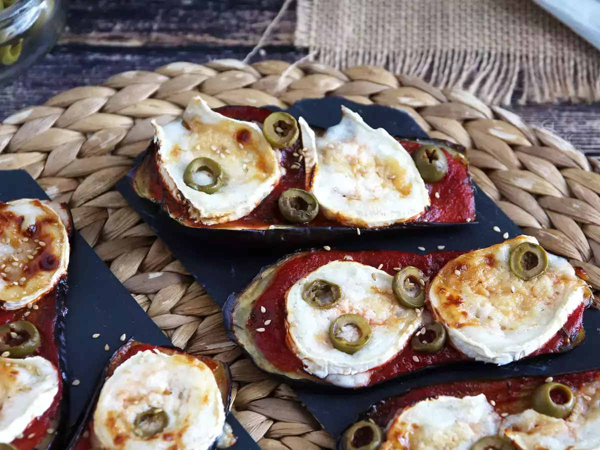 Recept Padlizsán pirítós paradicsommal és kecskesajtos coulis-val