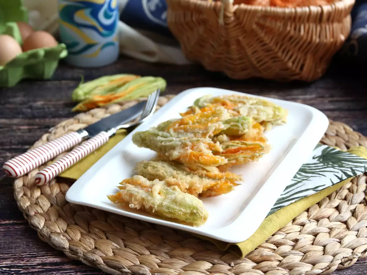 Recept Sült cukkini virágok, a tészta receptje pezsgő vízzel