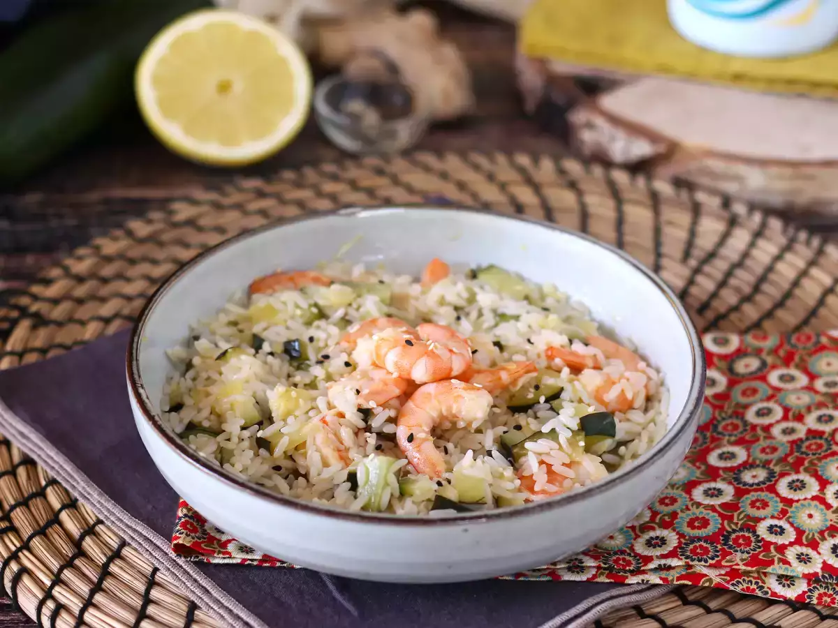 Recept Rizssaláta garnélarákkal, cukkinivel és gyömbérrel