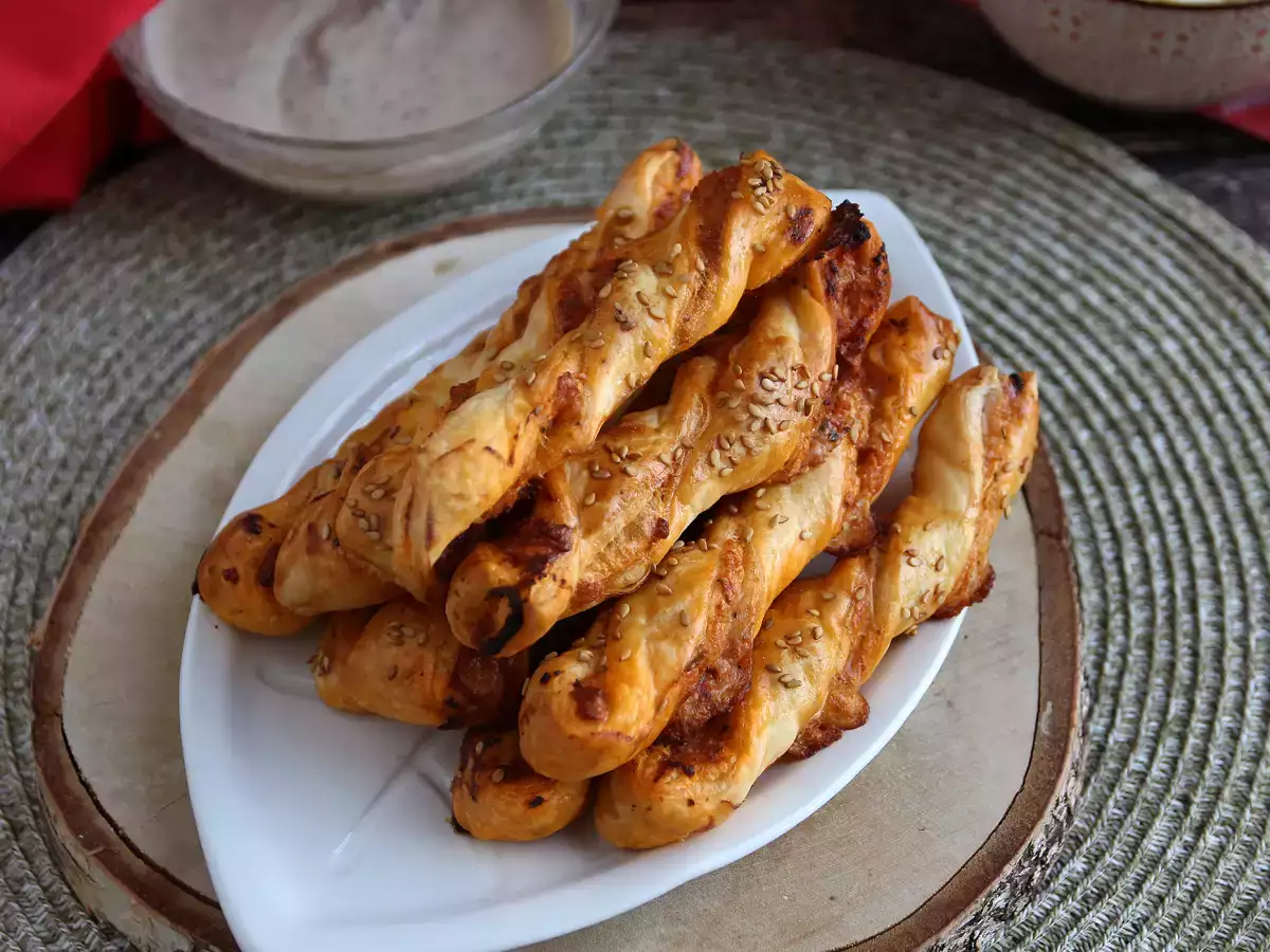 Recept Leveles tészta csavarok pesto rossóval és mozzarellával