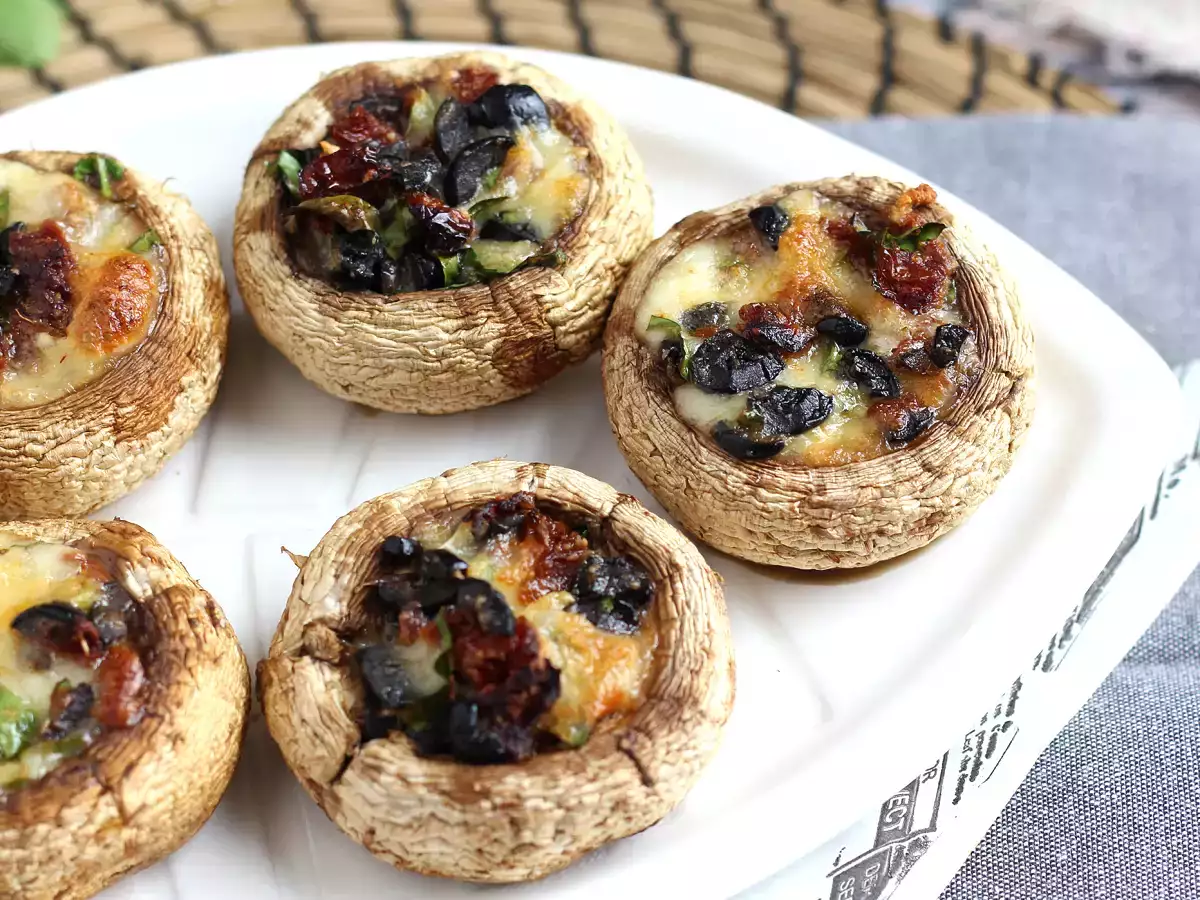 Recept Töltött és sült gomba (nagyszerű ötlet aperitifnek)