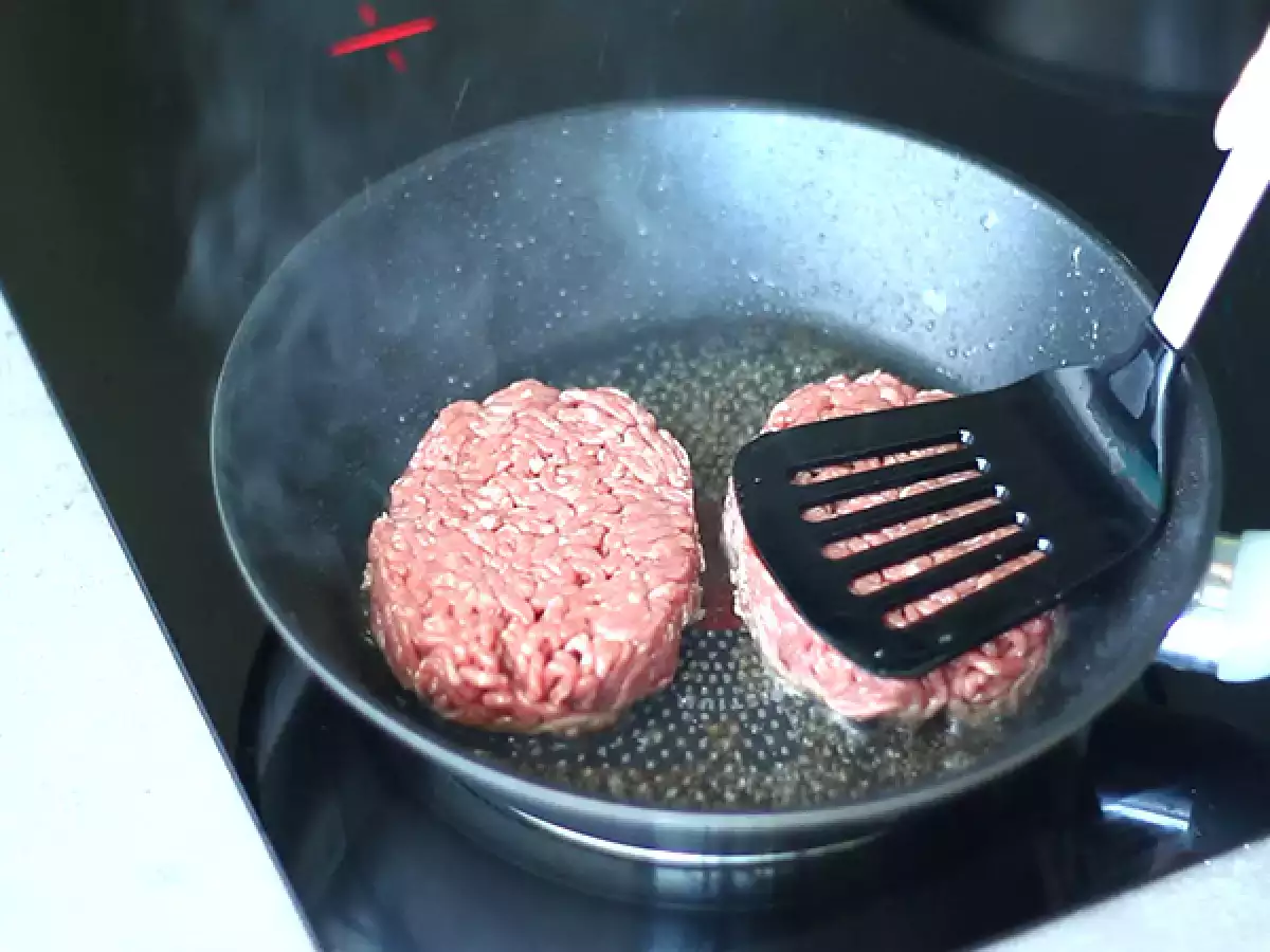 Recept Hogyan főzzük a darált steaket?