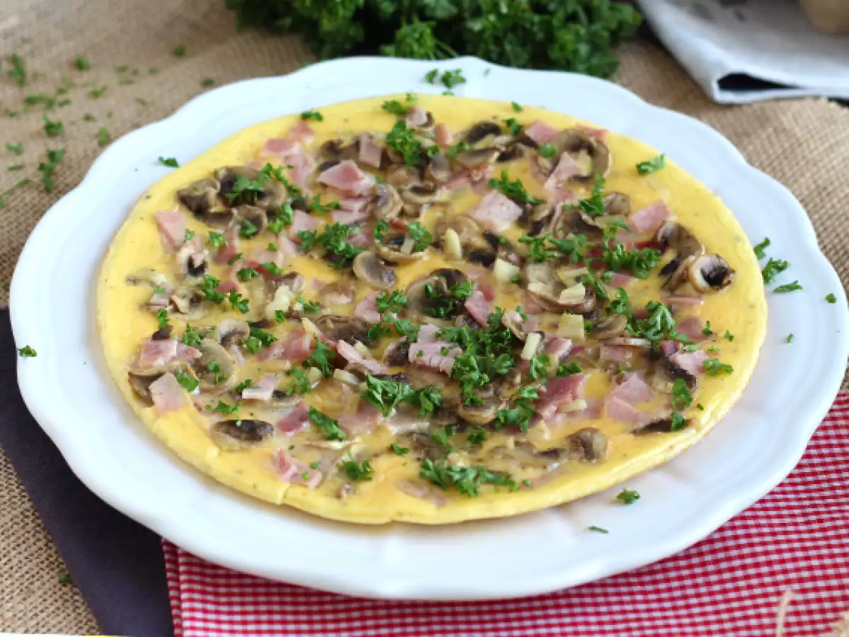 Recept Egyszerű omlett gombával, sonkával és petrezselyemmel