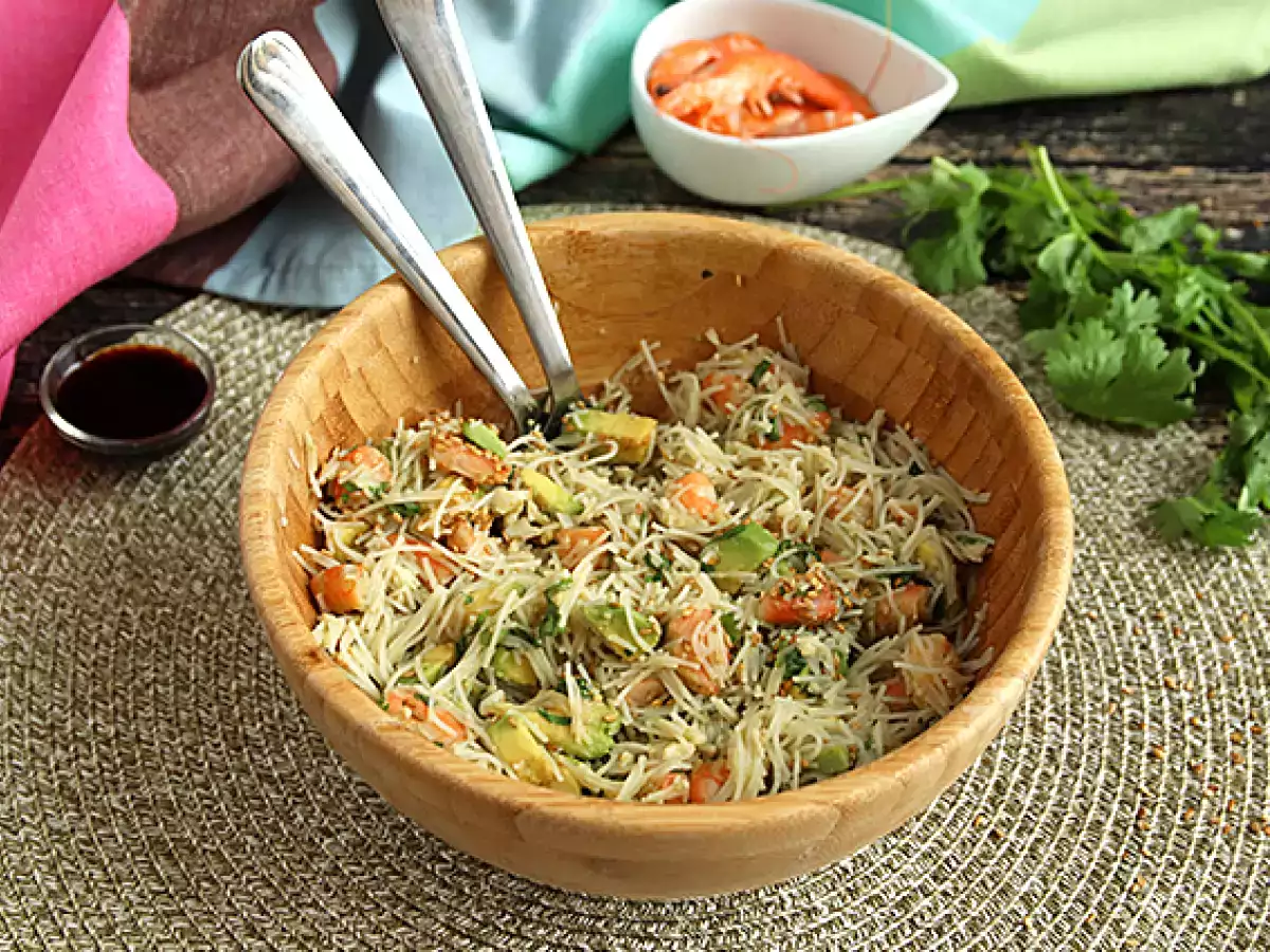 Recept Vermicelli, garnéla, avokádó, tojás és koriander saláta
