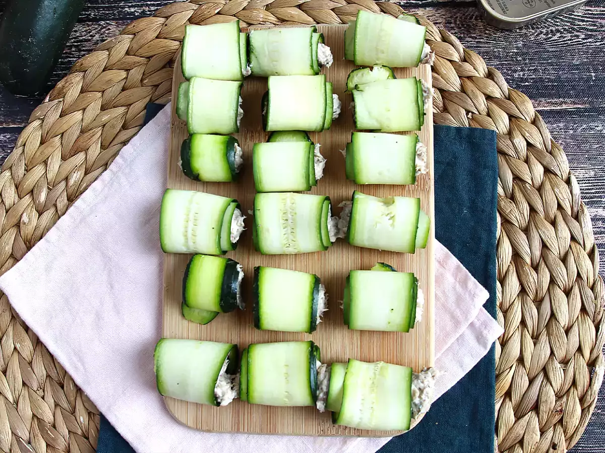 Recept Cukkini és szardínia tekercsek