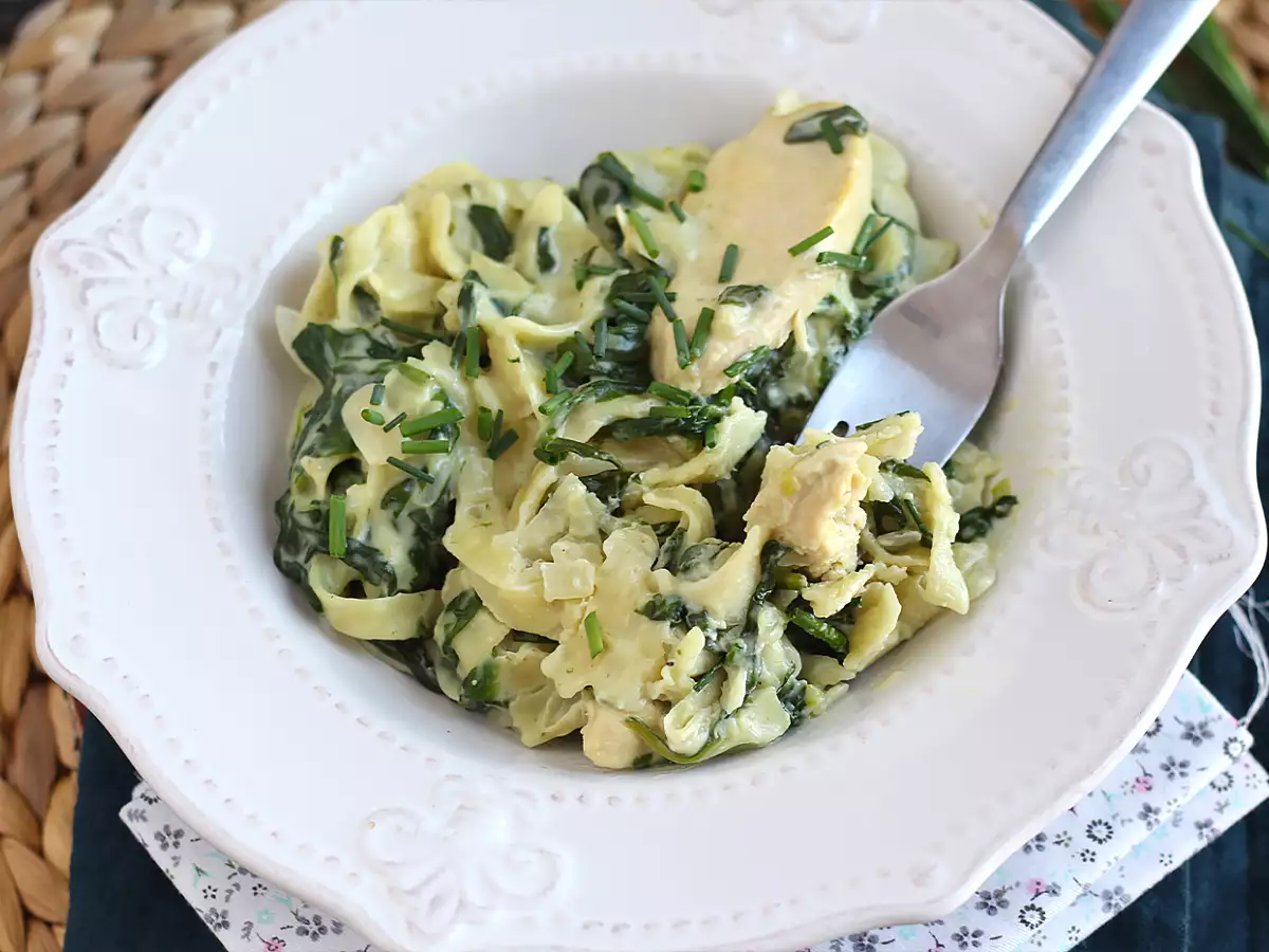 Recept Egy fazék tészta spenótos kecskesajt és csirke