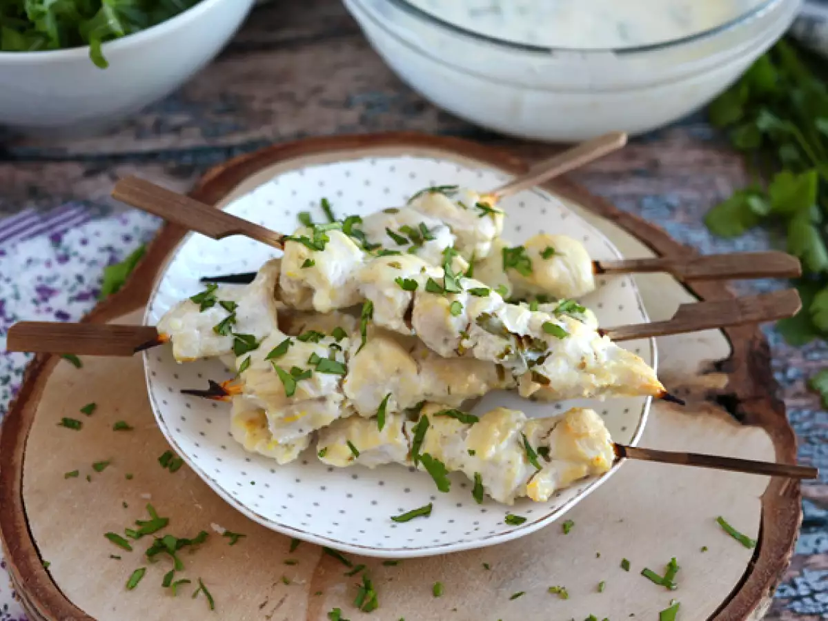 Recept Pácolt csirke nyársak joghurtos-citromos mártásban