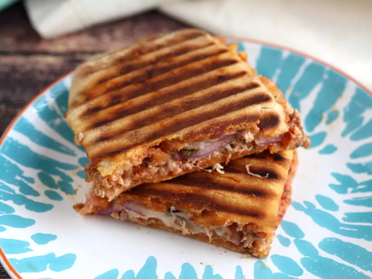 Recept Tonhal, paradicsom és kapribogyó panini