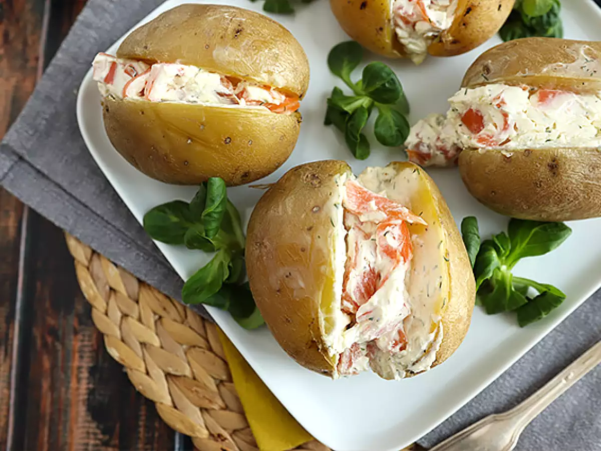Recept Füstölt lazaccal és fromage frais-val töltött burgonya