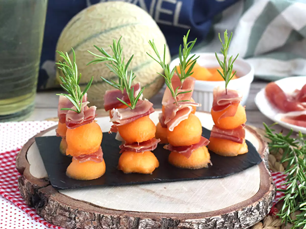 Recept Dinnyés, sonkás és rozmaringos aperitif kebabok