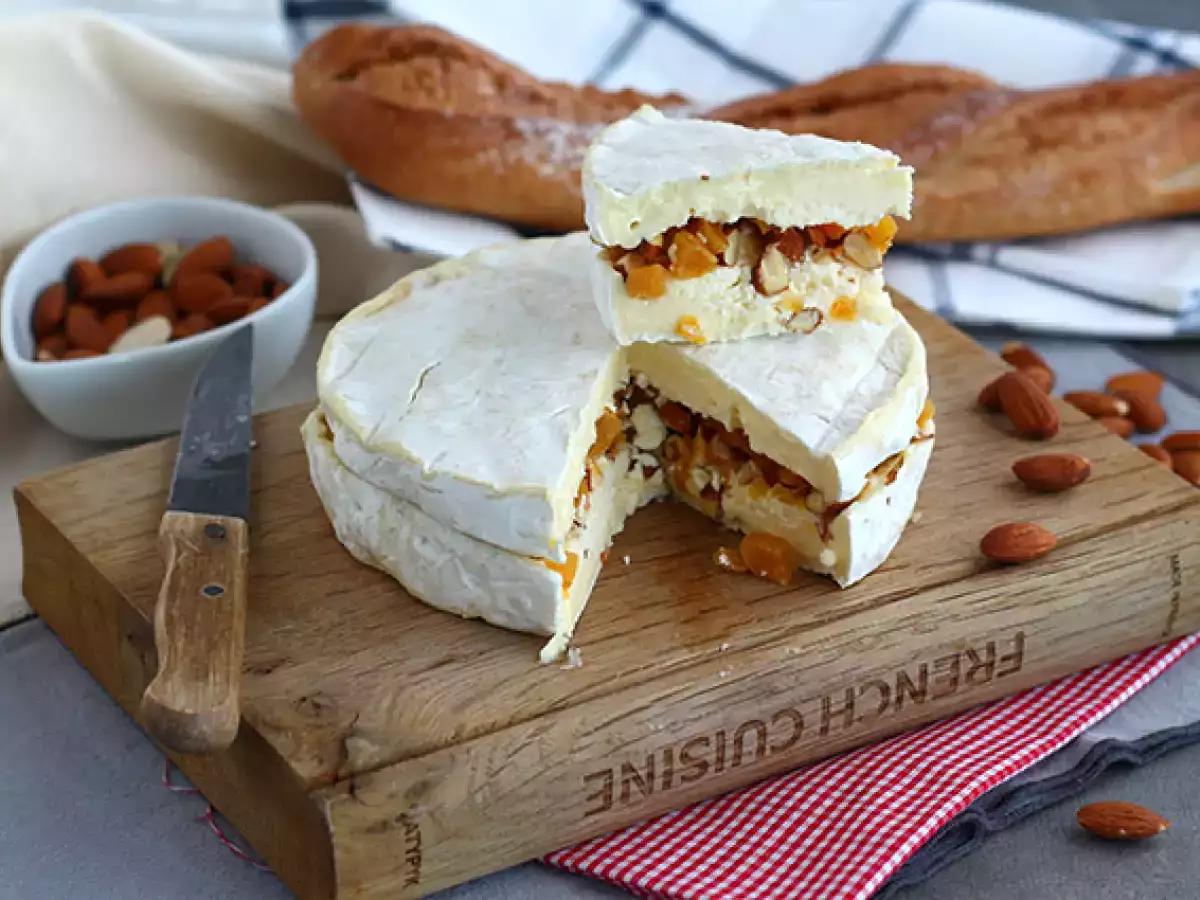 Recept Brie sárgabarackos és mandulás töltelékkel