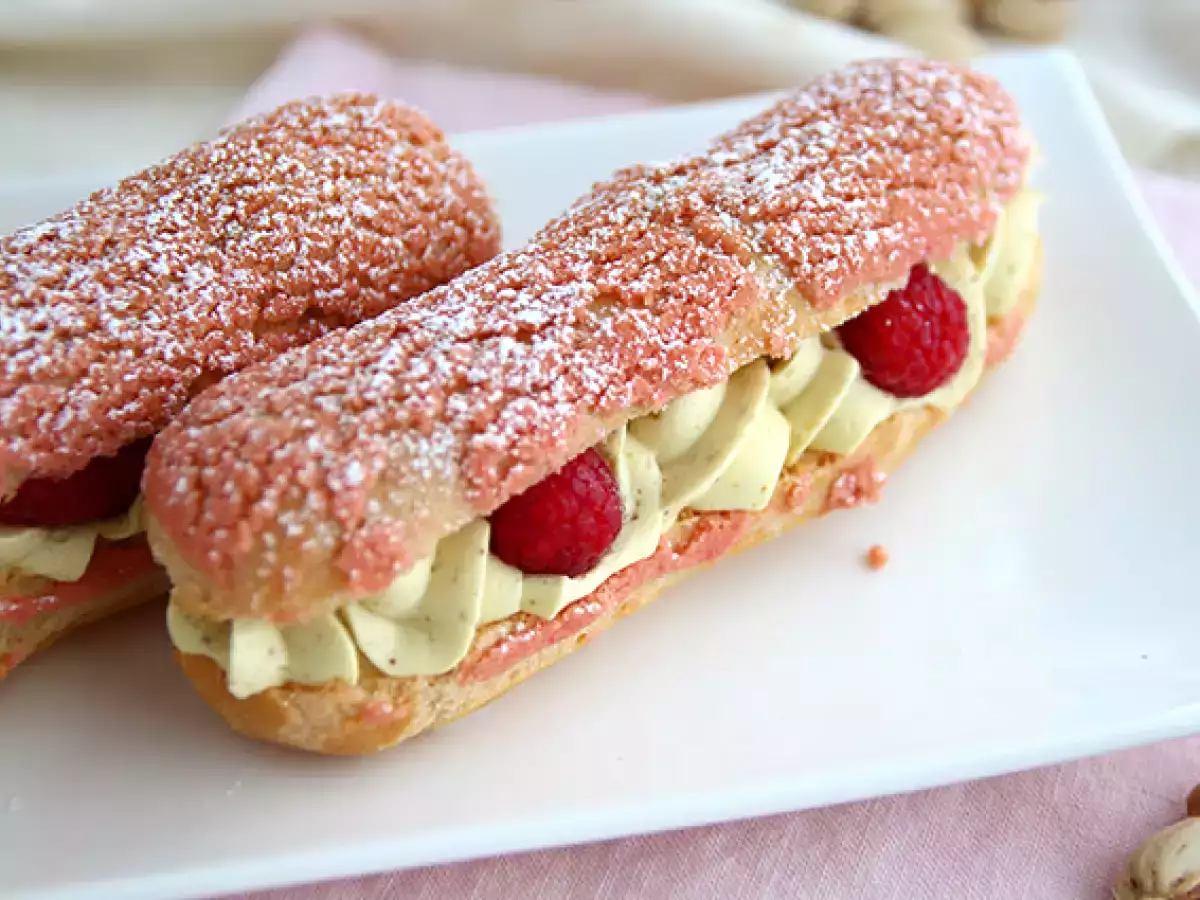 Recept Eclair pisztáciakrémmel és málnával